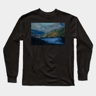 MOUNTAIN VALLEY IN THE MIST Long Sleeve T-Shirt